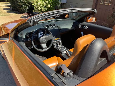 Used 2005 Nissan 350Z Touring image 10