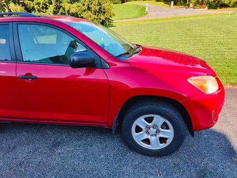 Used 2012 Toyota RAV4 4WD image 9