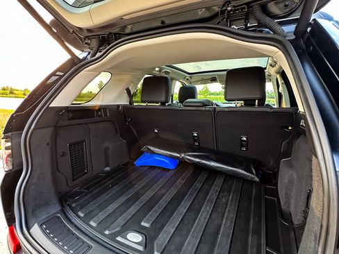 Used 2023 Land Rover Discovery Sport SE image 15