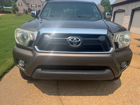 Used 2014 Toyota Tacoma 4x4 Double Cab w/ Limited Package image 10