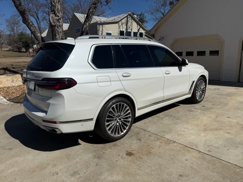 Used 2024 BMW X7 xDrive40i image 2