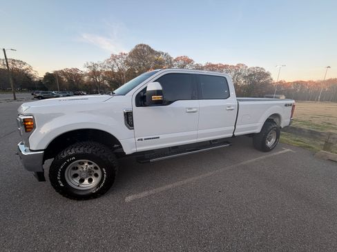 Used 2019 Ford F250 Lariat w/ Lariat Value Package image 1