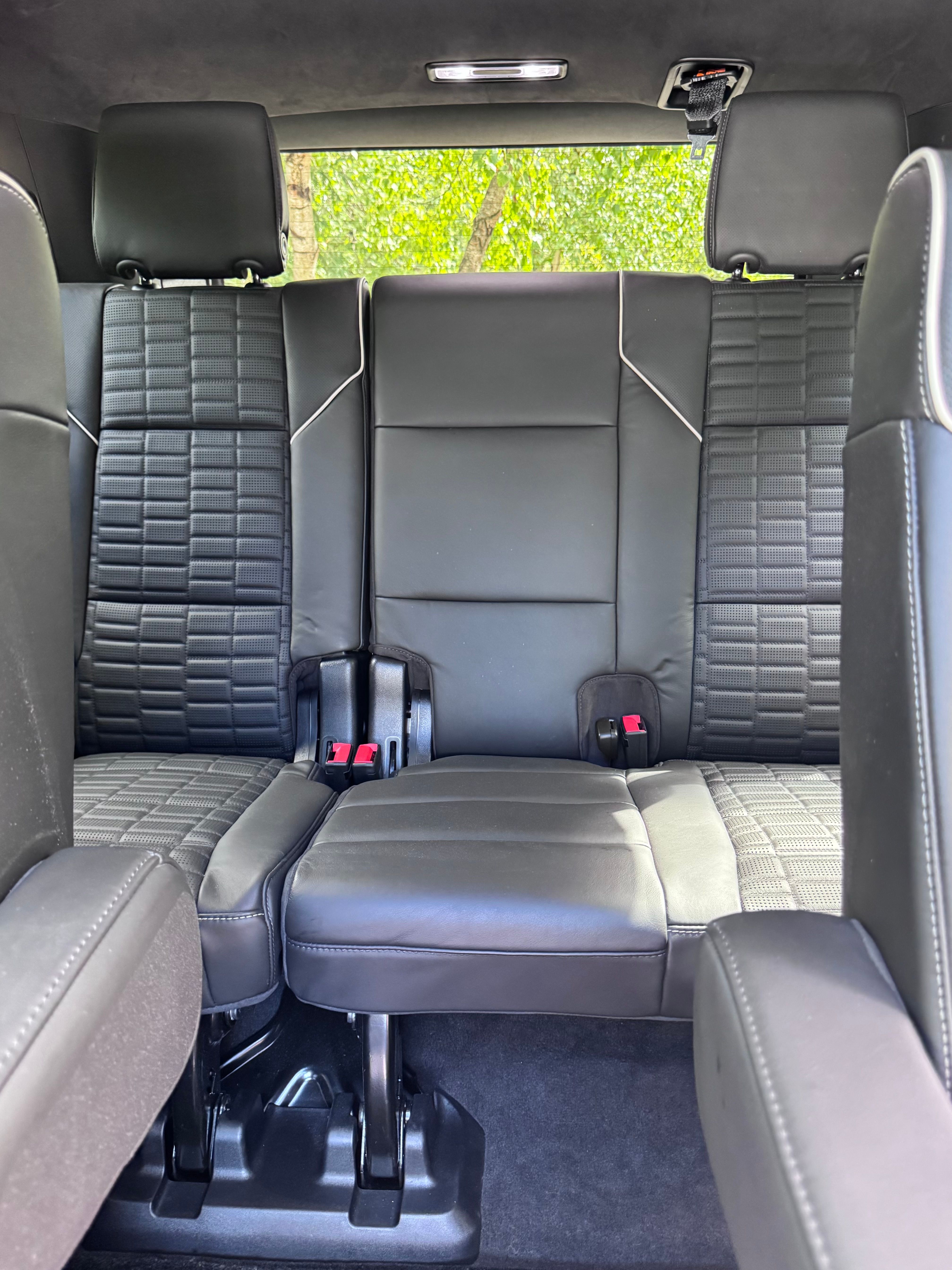 Used 2024 Cadillac Escalade Sport Platinum w/ LPO, ONYX Package AWD/4WD image 5