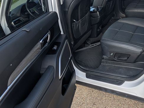 Used 2022 Kia Telluride EX w/ EX Premium Package image 11