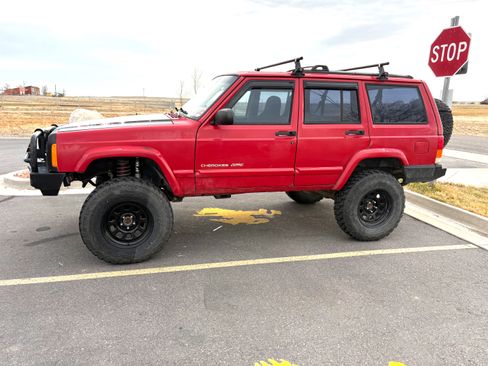 Used 2000 Jeep Cherokee Classic image 1