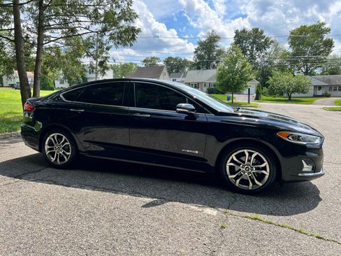 Used 2019 Ford Fusion Titanium FWD image 11