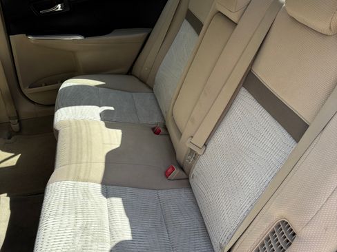 Used 2013 Toyota Camry LE FWD image 11