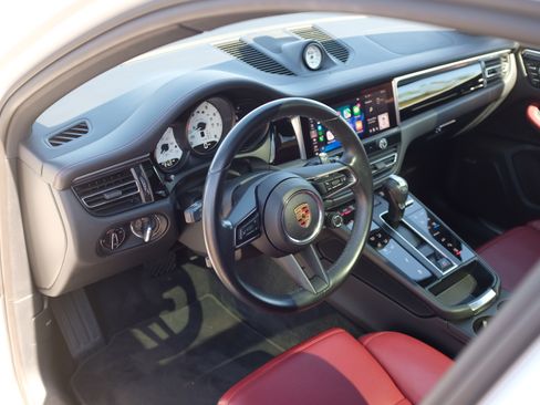 Used 2024 Porsche Macan S AWD/4WD image 21