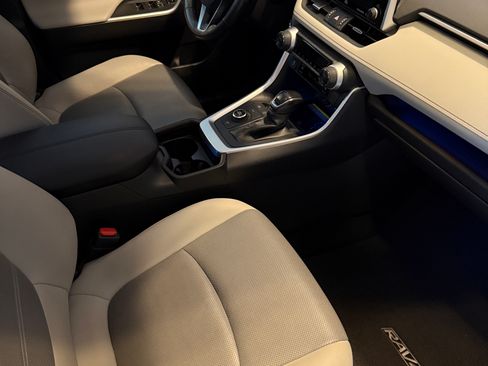 Used 2020 Toyota RAV4 Limited image 22