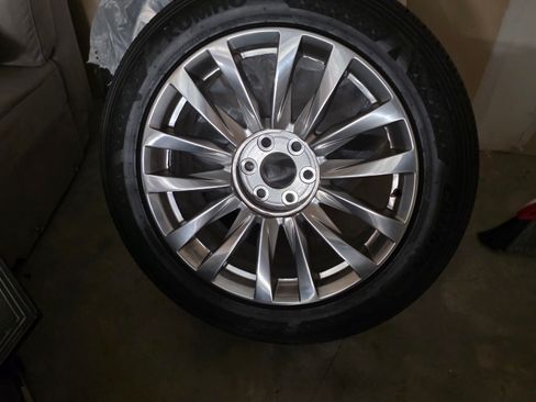 Used 2022 Cadillac Escalade Premium Luxury w/ LPO, Illumination Package image 8