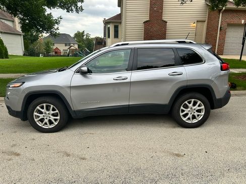 Used 2014 Jeep Cherokee Latitude w/ Cold Weather Group AWD/4WD image 4