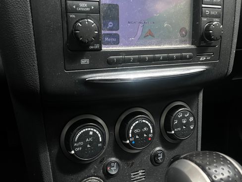 Used 2013 Nissan Rogue SV w/ Premium Pkg image 15