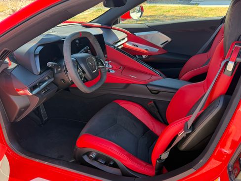 Used 2024 Chevrolet Corvette Stingray Preferred Cpe image 8