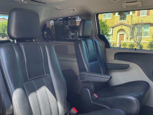 Used 2011 Chrysler Town & Country Touring-L w/ Entertainment Group #2 image 2