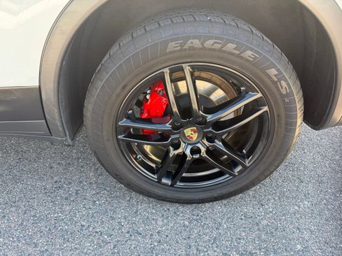 Used 2016 Porsche Cayenne S AWD/4WD image 6