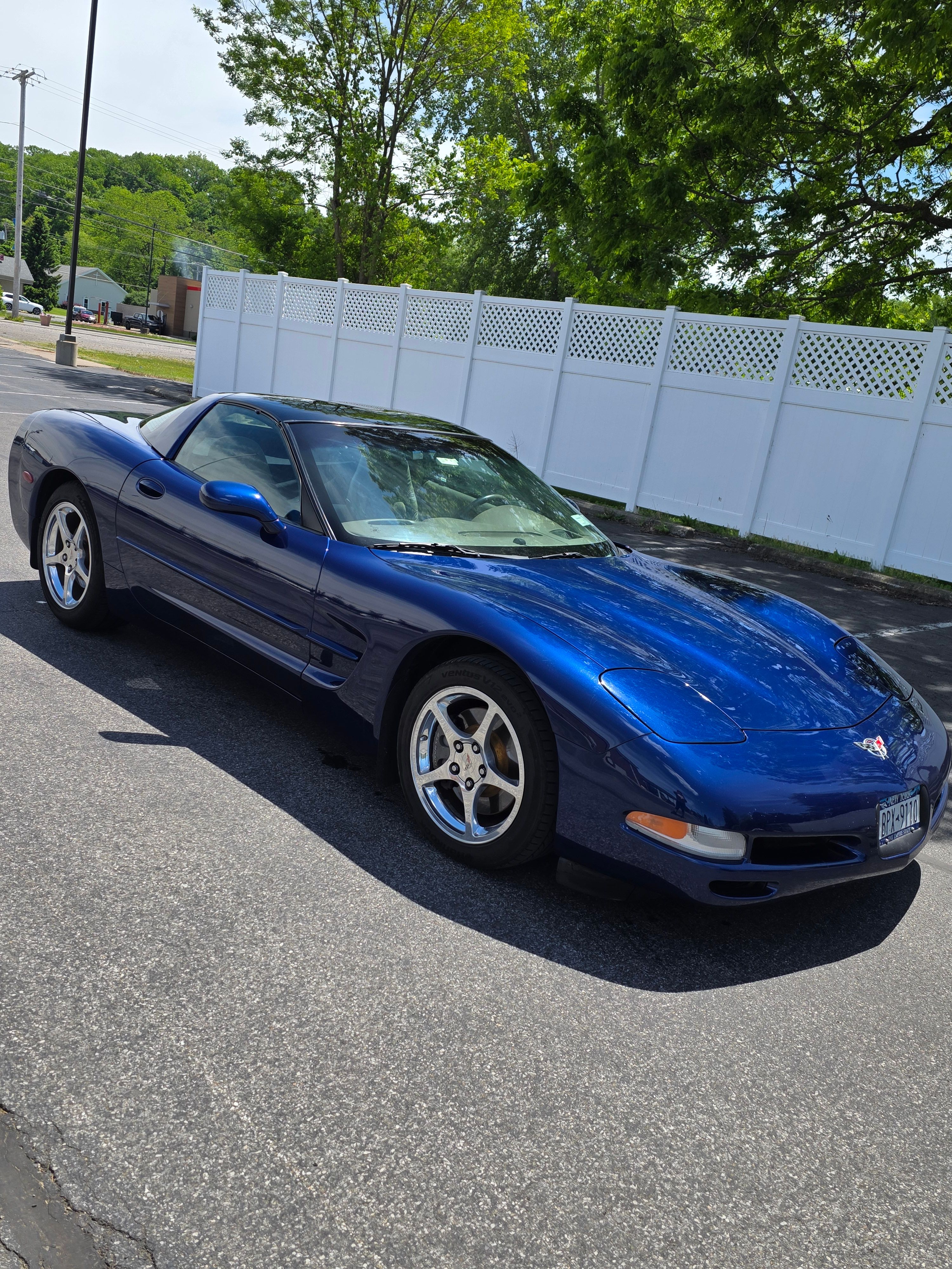 Used 2004 Chevrolet Corvette Coupe w/ Preferred Equipment Group RWD image 1