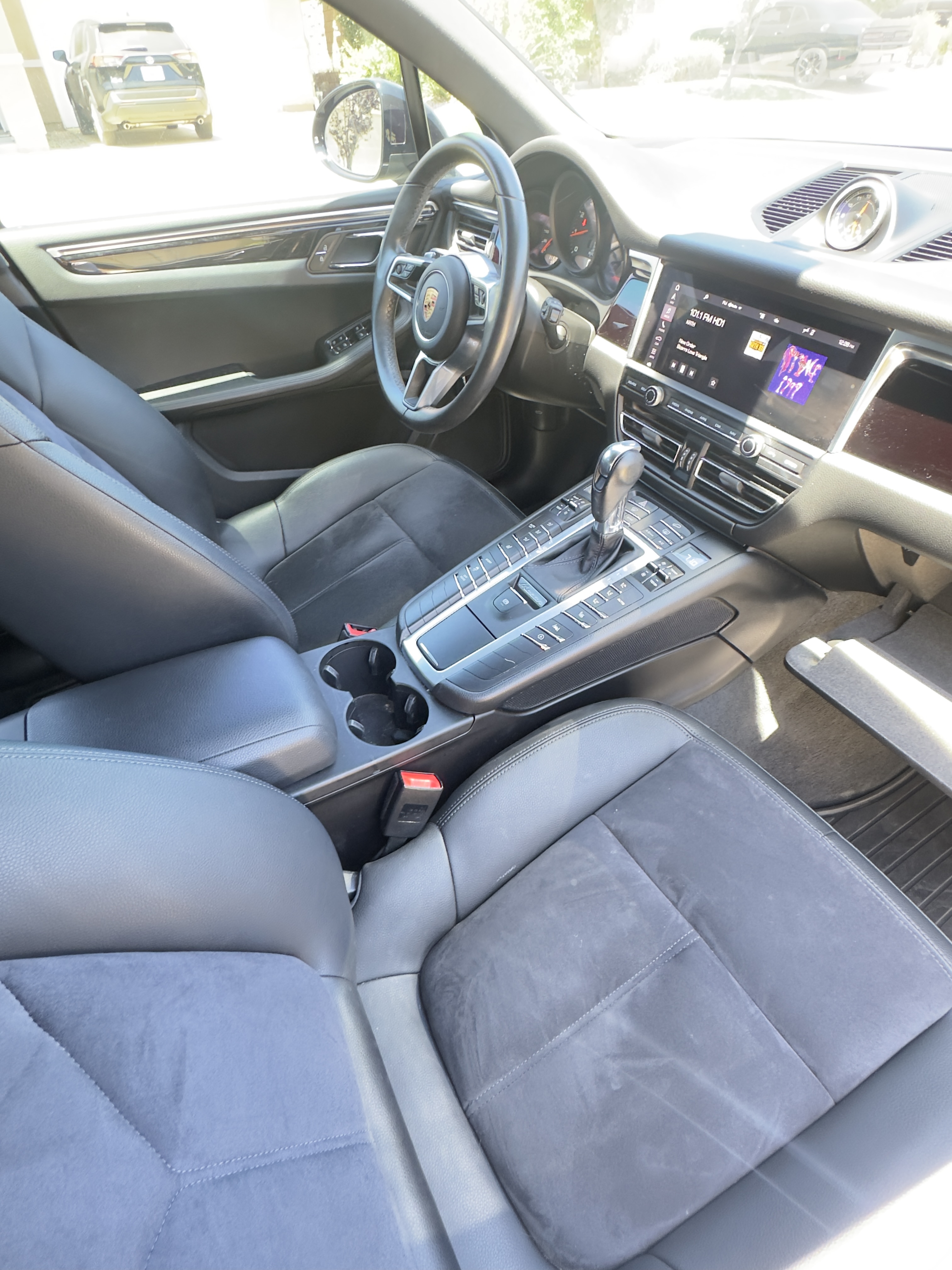 Used 2020 Porsche Macan AWD/4WD image 6