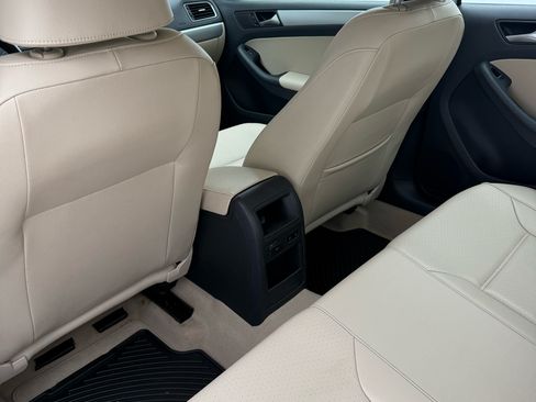 Used 2014 Volkswagen Jetta SE image 16