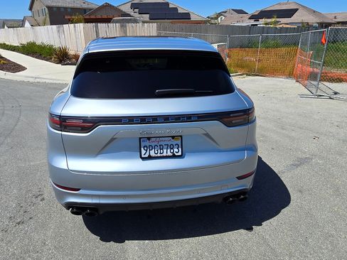 Used 2019 Porsche Cayenne Turbo image 5