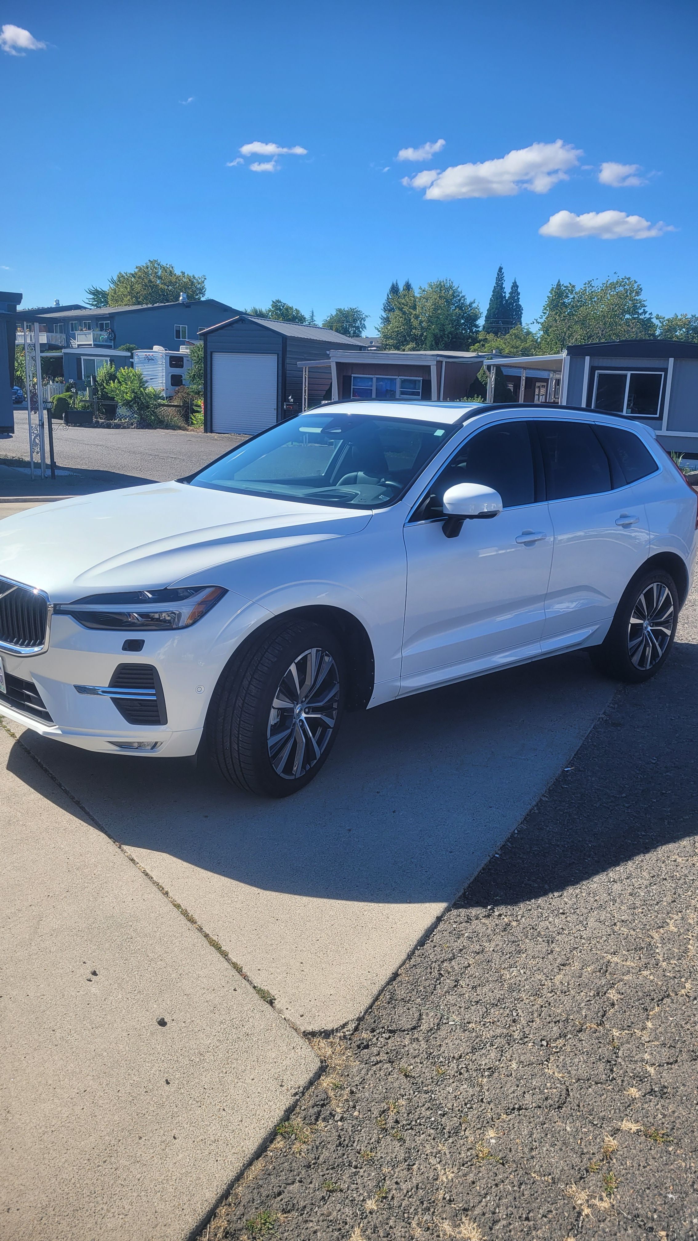 Used 2022 Volvo XC60 B5 Momentum w/ Advanced Package AWD/4WD image 6