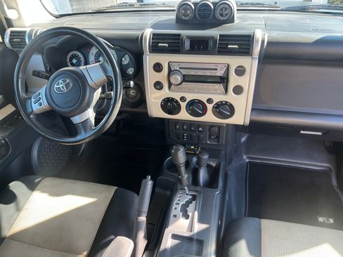 Used 2010 Toyota FJ Cruiser Sport Utility 2D image 16