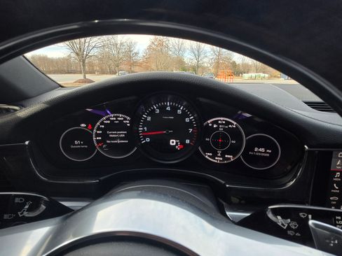 Used 2018 Porsche Panamera image 9