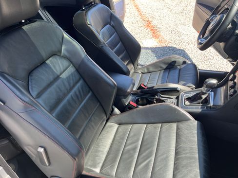 Used 2015 Volkswagen GTI SE FWD image 15