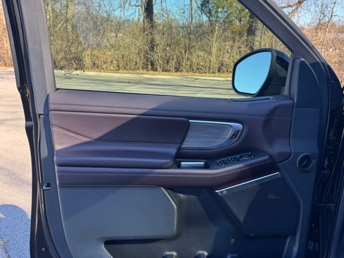 Used 2025 Ford Expedition Max Platinum w/ Platinum Ultimate Package image 6