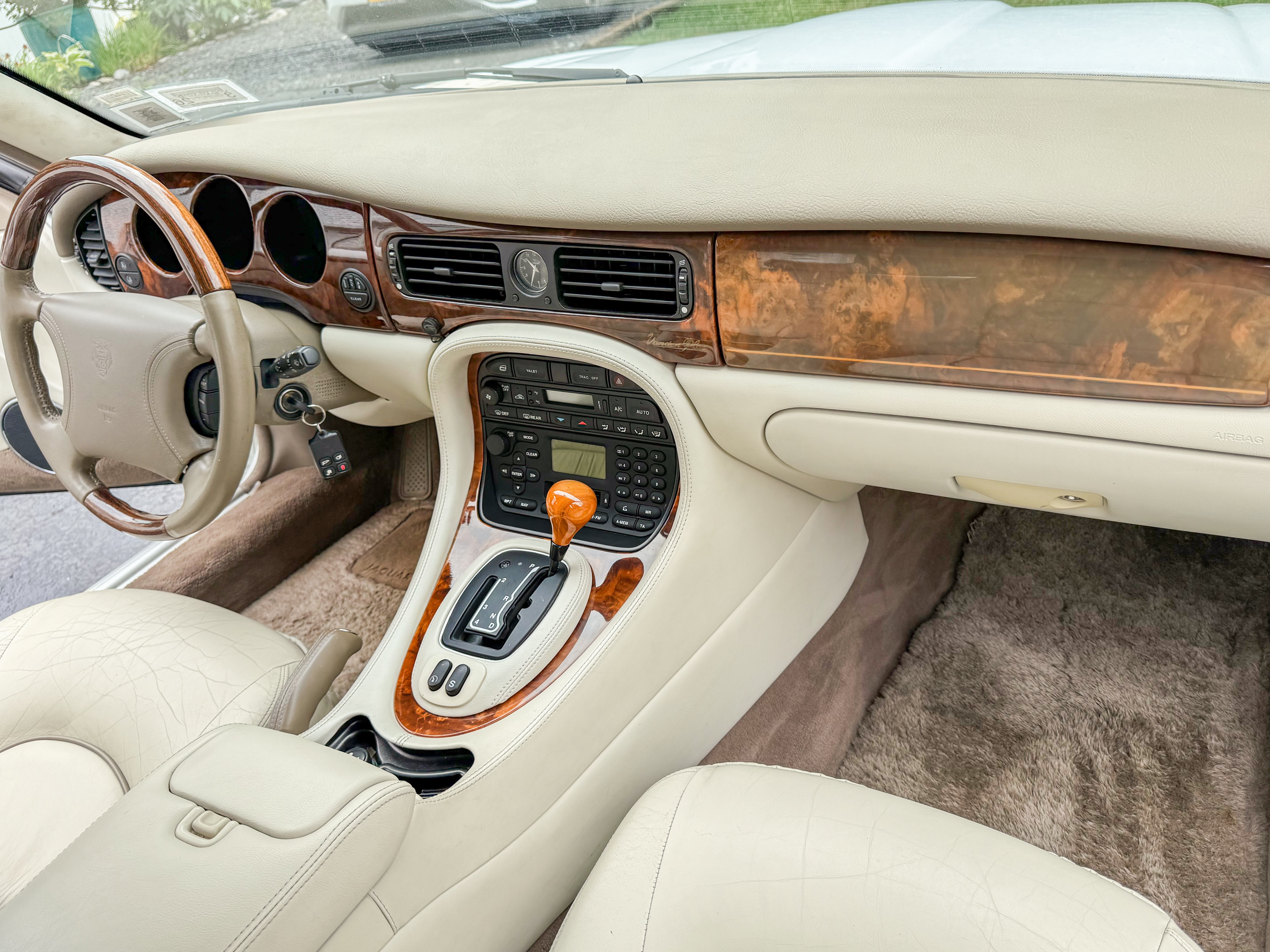 Used 2000 Jaguar XJ Vanden Plas RWD image 21