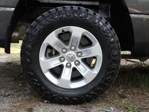 Used 2024 RAM 1500 Laramie AWD/4WD image 10