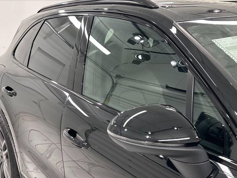 Used 2024 Porsche Cayenne image 11