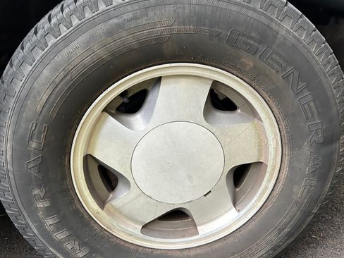 Used 1998 Chevrolet Suburban 4WD w/ Preferred Equipment Group 3 image 10