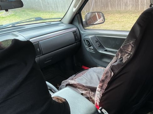 Used 2004 Jeep Grand Cherokee Laredo w/ Convenience Group image 6