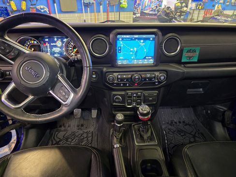 Used 2019 Jeep Wrangler Unlimited Sahara image 22