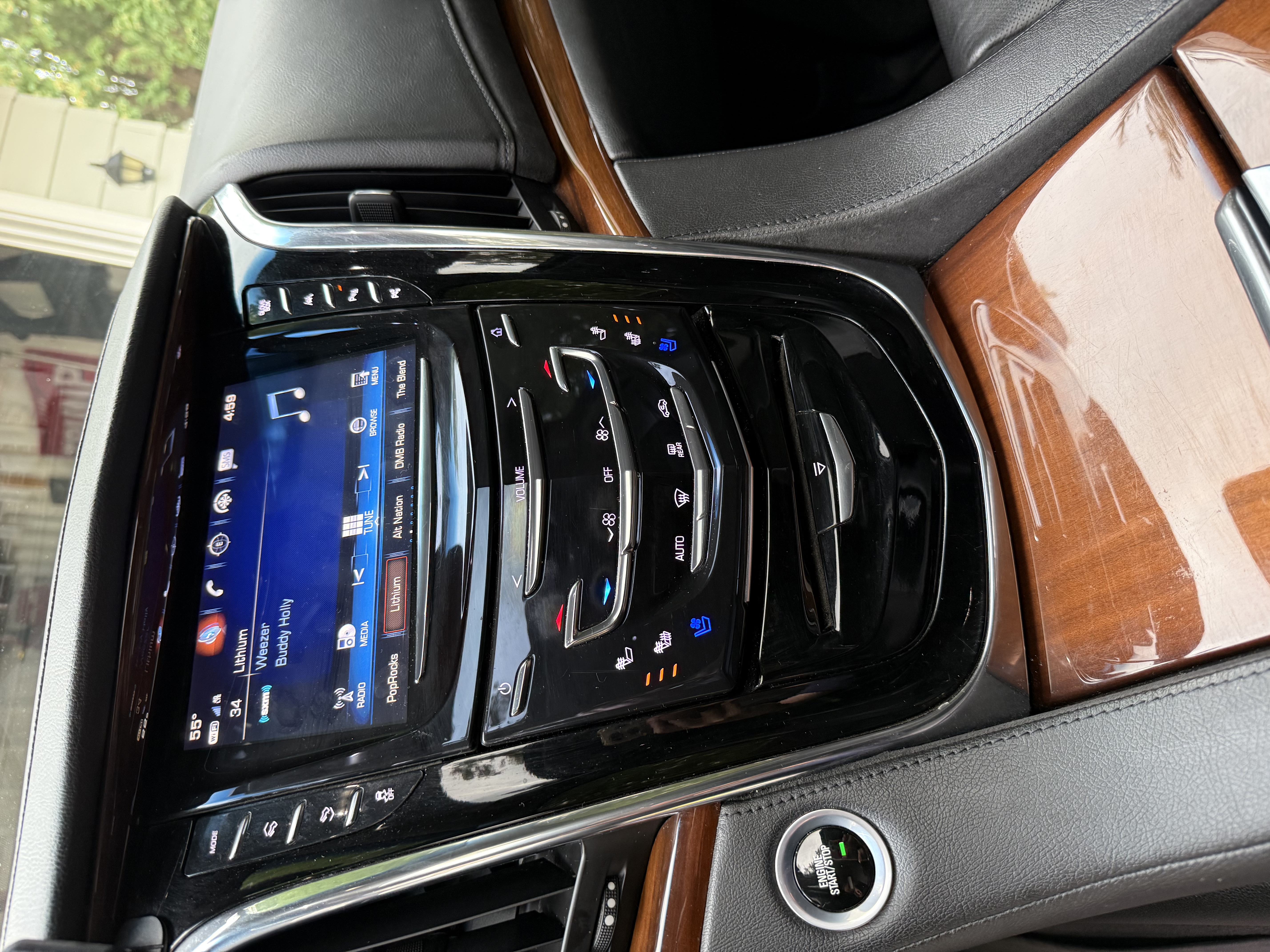 Used 2017 Cadillac Escalade ESV Luxury AWD/4WD image 10