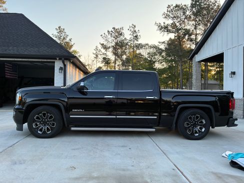 Used 2018 GMC Sierra 1500 Denali w/ Denali Ultimate Package image 10