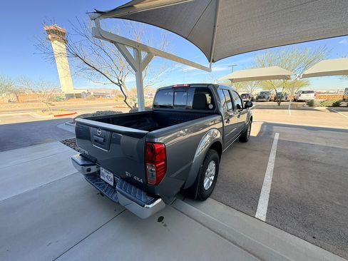 Used 2019 Nissan Frontier SV image 16