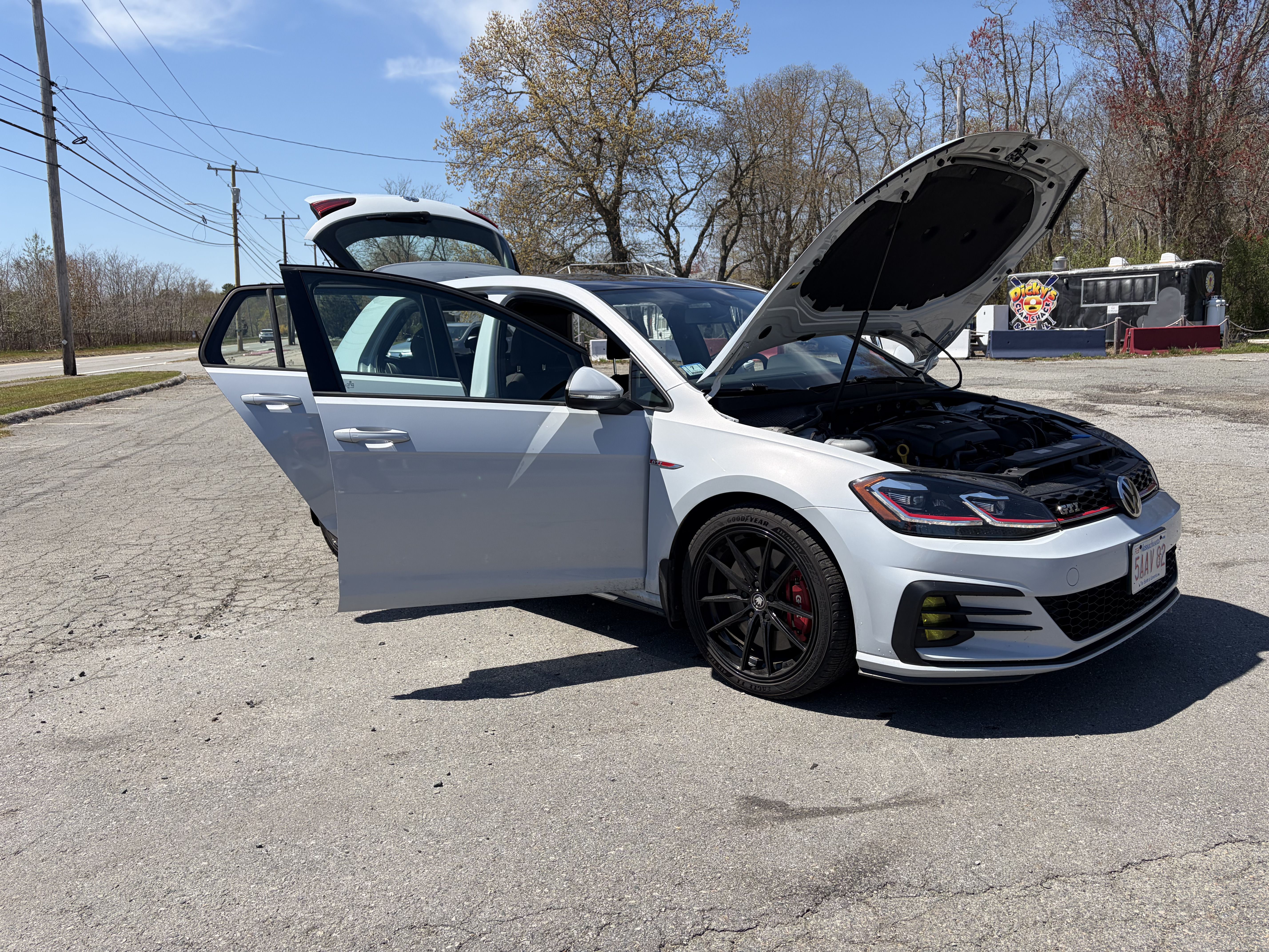 Used 2018 Volkswagen GTI SE FWD image 16