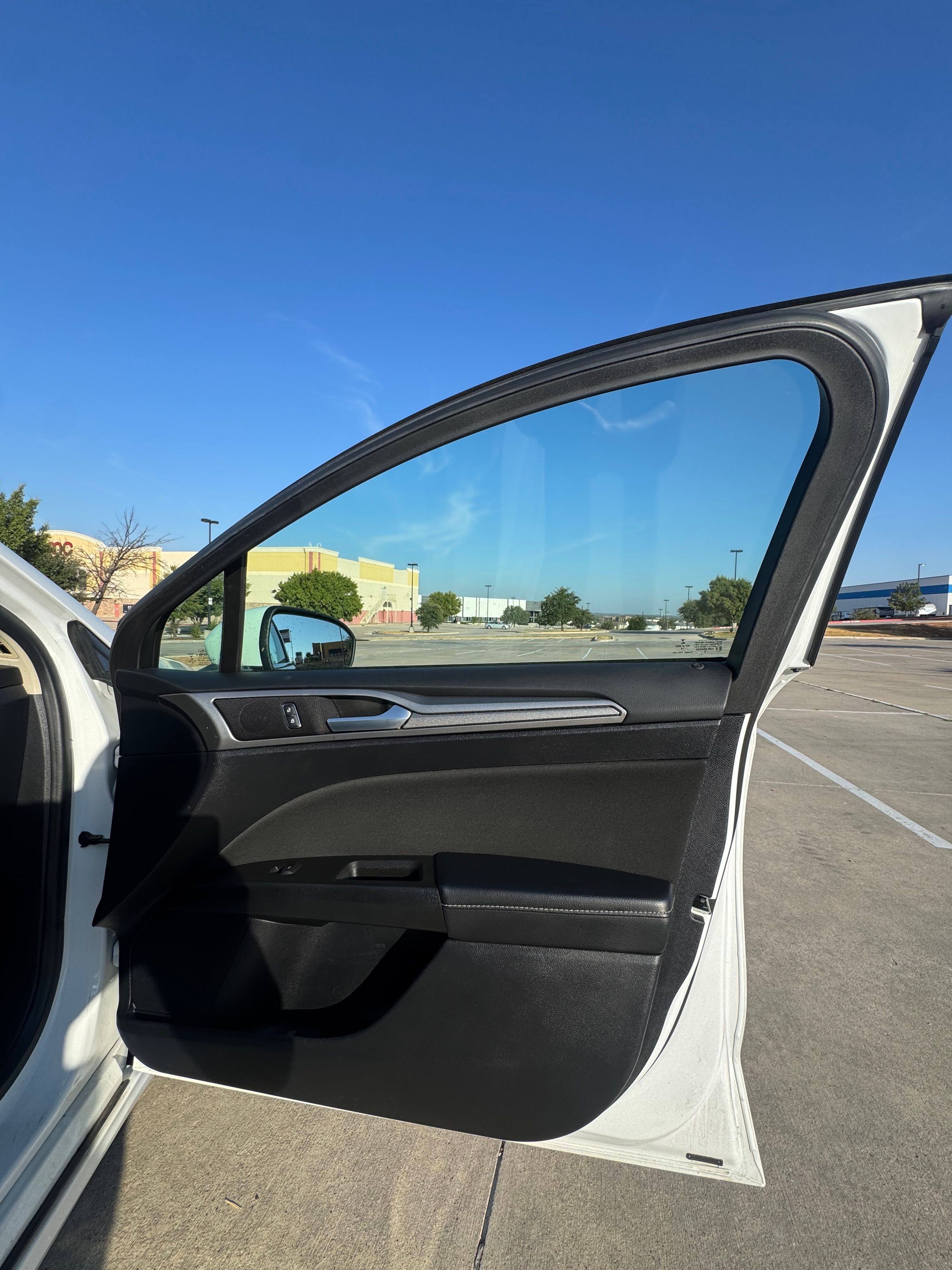 Used 2019 Ford Fusion SE FWD image 18