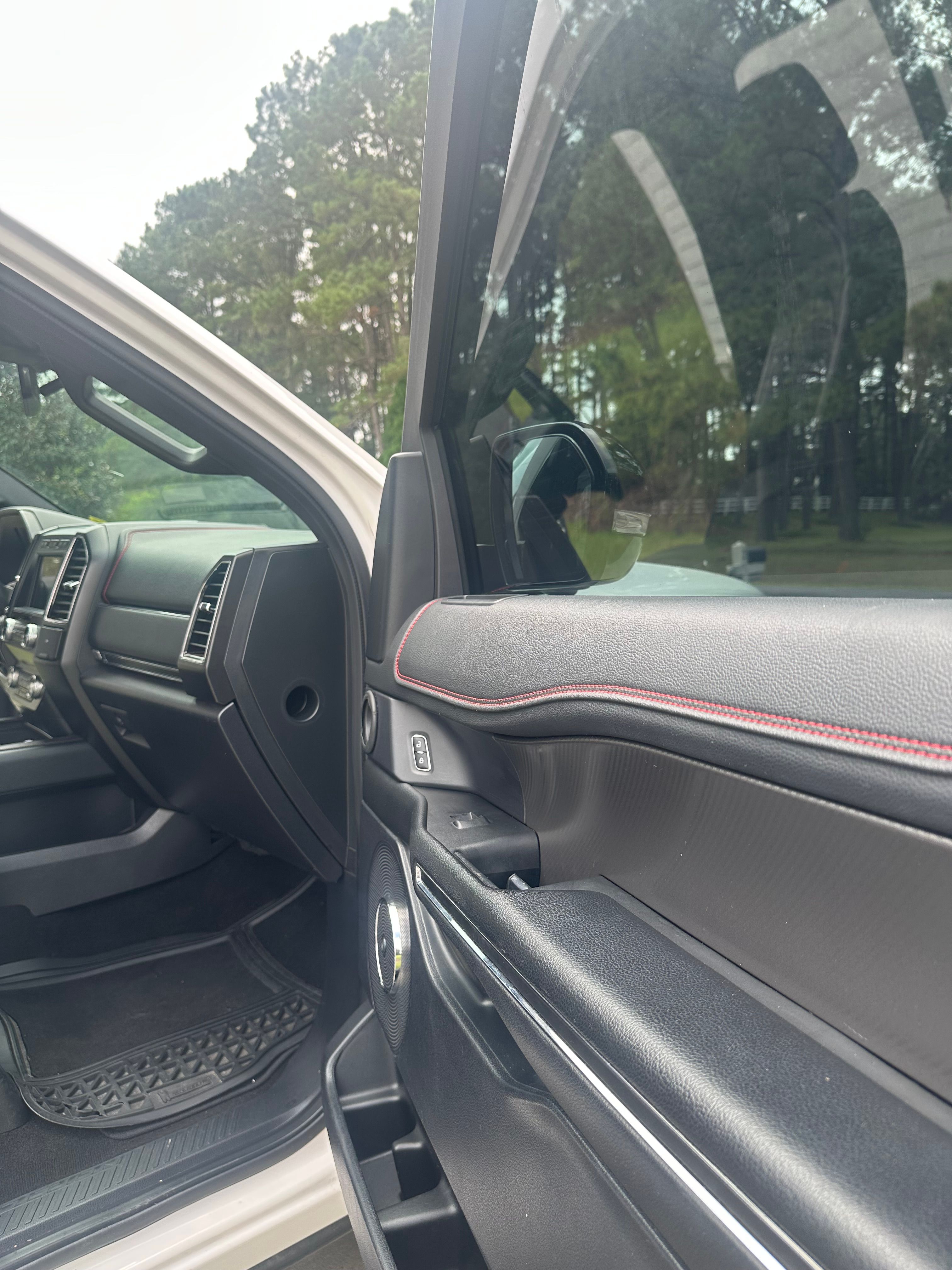 Used 2019 Ford Expedition Limited w/ Equipment Group 303A AWD/4WD image 30