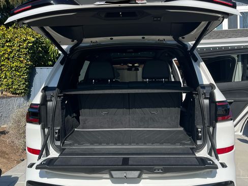 Used 2024 BMW X7 xDrive40i w/ M Sport Package image 8