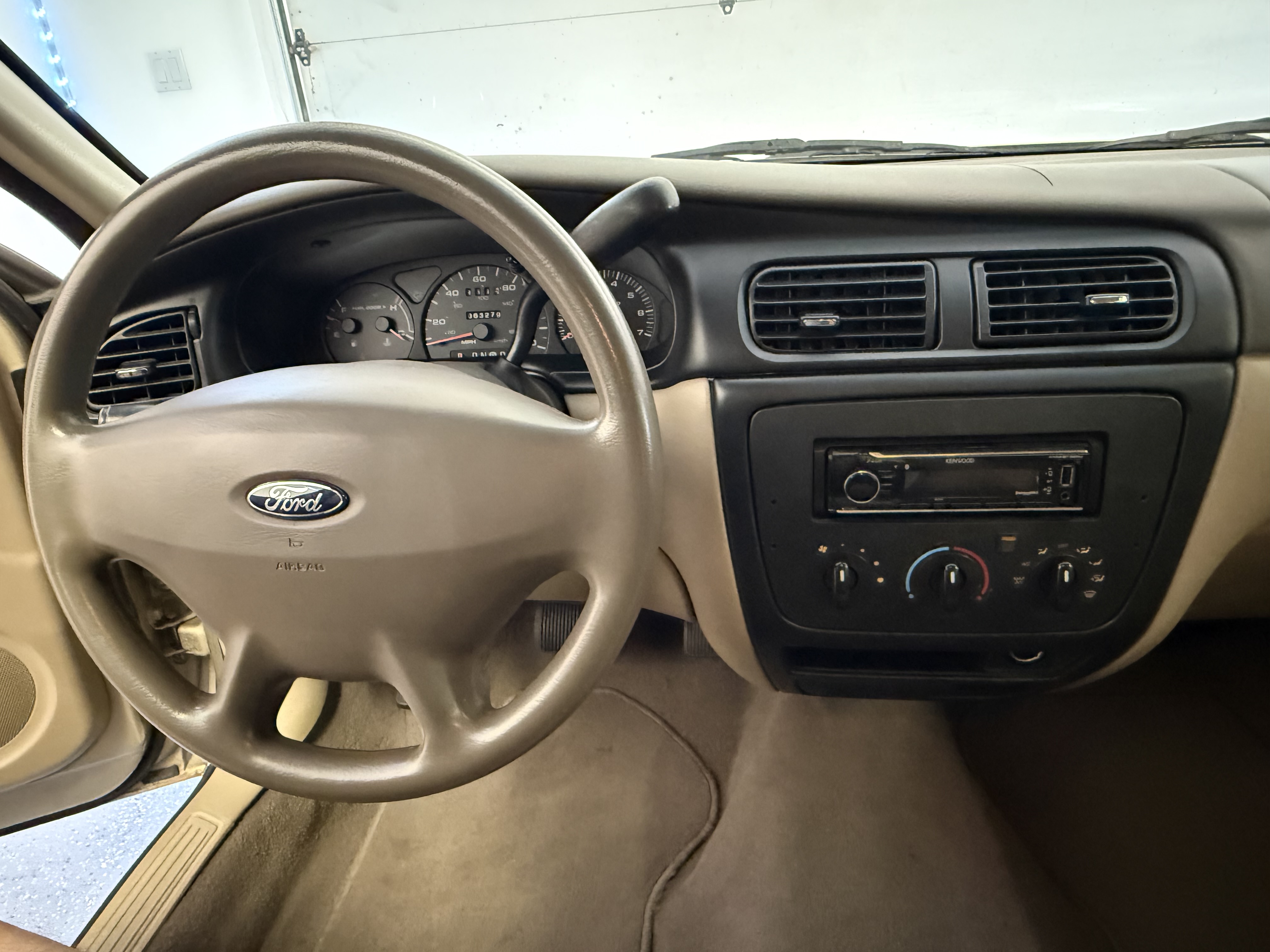 Used 2001 Ford Taurus LX FWD image 4