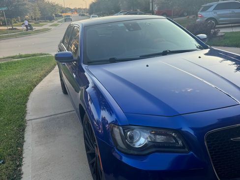 Used 2020 Chrysler 300 S w/ 300S Premium Group image 10