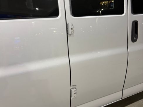 Used 2017 Chevrolet Express 3500 LT w/ LT Preferred Equipment Group image 12