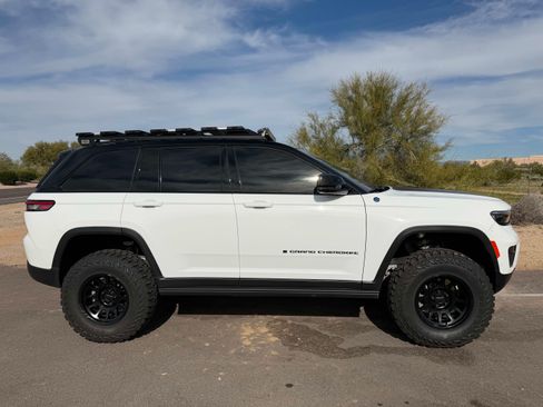 Used 2022 Jeep Grand Cherokee Trailhawk w/ Advanced Protech Group II image 9