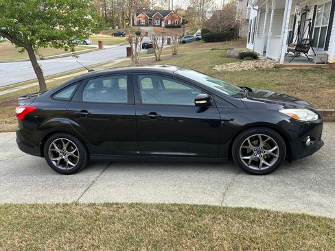 Used 2014 Ford Focus SE w/ Equipment Group 201A image 8