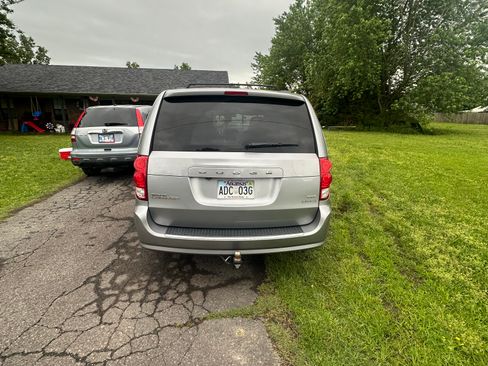Used 2020 Dodge Grand Caravan SXT FWD image 4