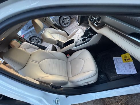 Used 2021 Toyota Highlander XLE image 14