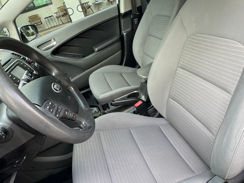 Used 2017 Kia Forte LX w/ LX Popular Package image 6