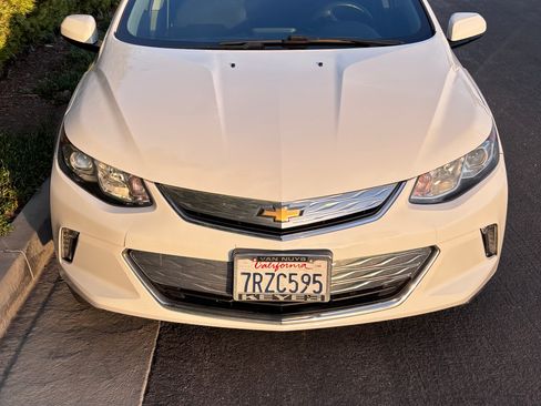 Used 2017 Chevrolet Volt LT image 2